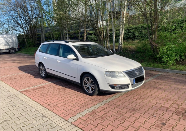 Volkswagen Passat cena 12700 przebieg: 454000, rok produkcji 2009 z Tychy małe 172